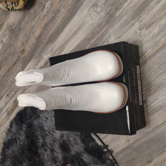 New Pierre Dumas Size 8 1/2, White Boots - Picture 6 of 9